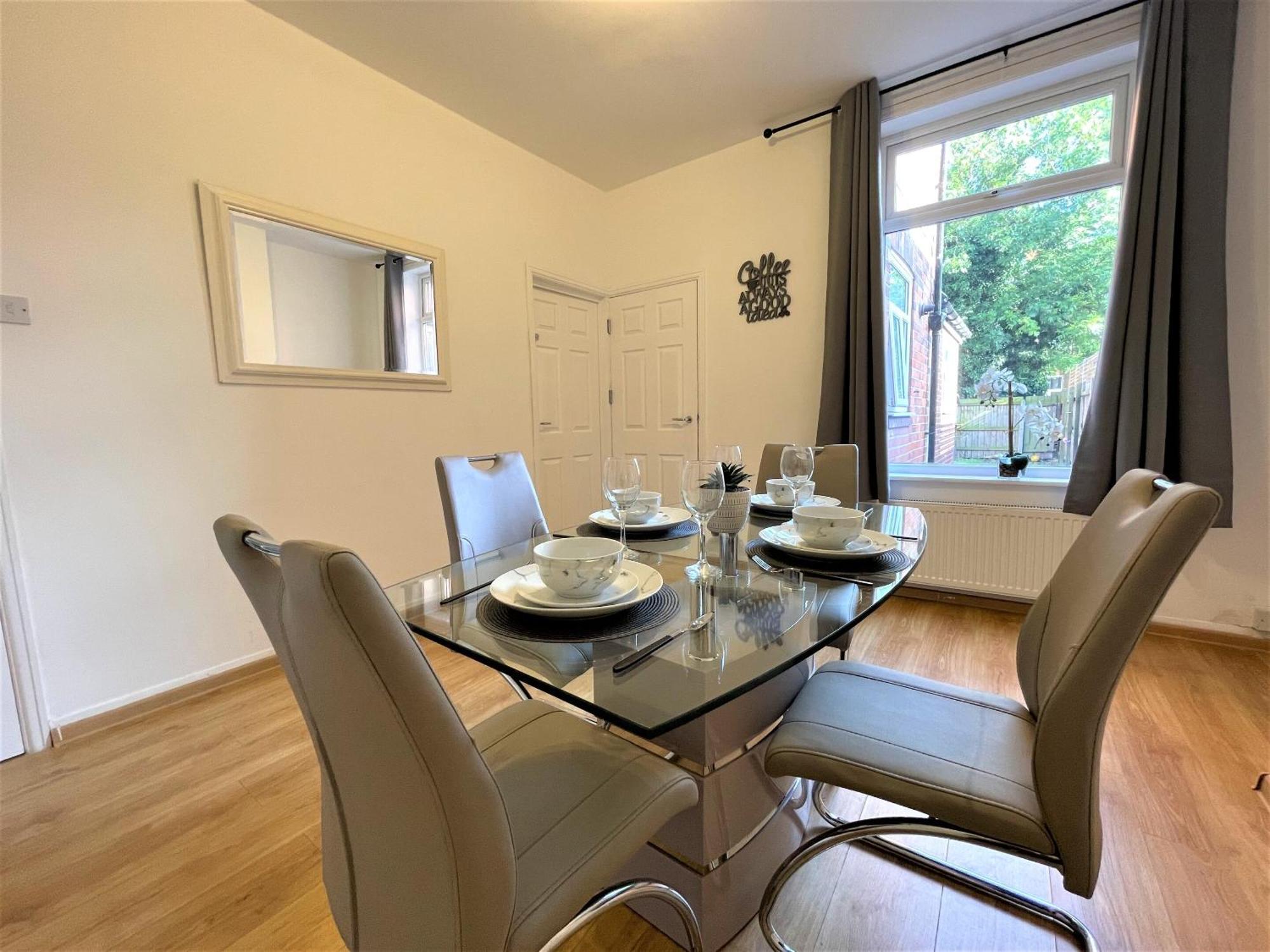 Robinhuts - 3 Bed Accommodation -Perfect For Contractors, Families & Students キングストン・アポン・ハル エクステリア 写真