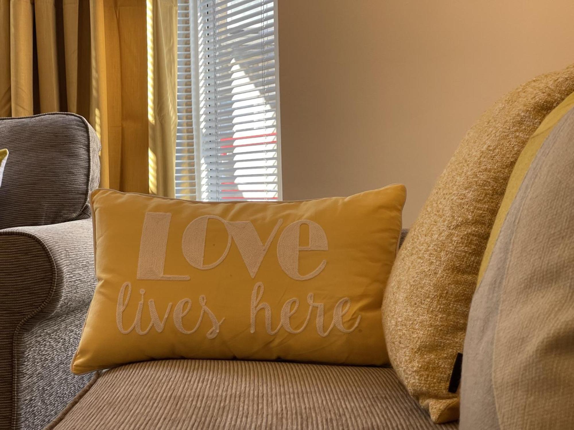 Robinhuts - 3 Bed Accommodation -Perfect For Contractors, Families & Students キングストン・アポン・ハル エクステリア 写真